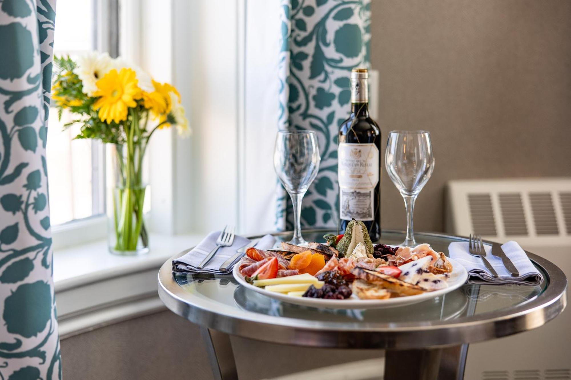 The Centennial Hotel Конкорд Экстерьер фото